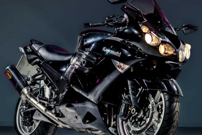 Kawasaki ZZR1400 - Ultra Low Mileage