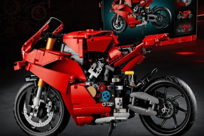 Lego Technic #42202 Ducati Panigale V4 S Motorcycle
