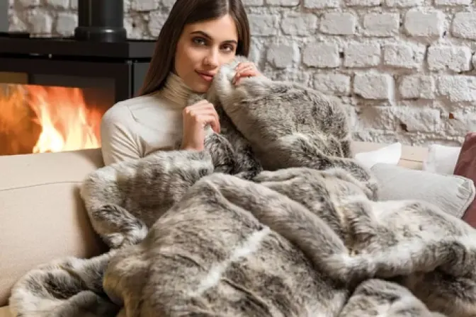 Dreamland Relaxwell Deluxe Faux Fur Heated Throw